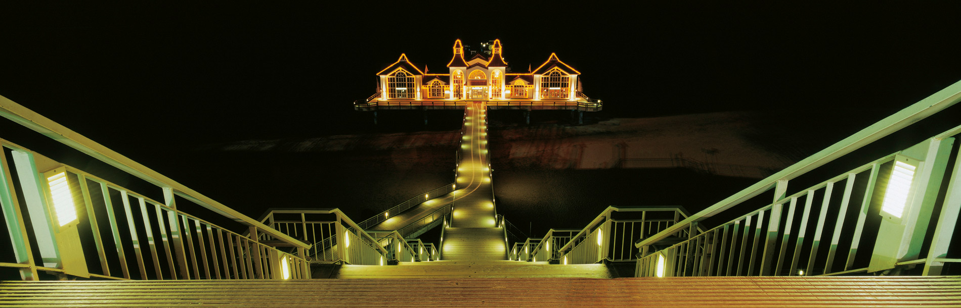 Selliner Seebrücke bei Nacht
